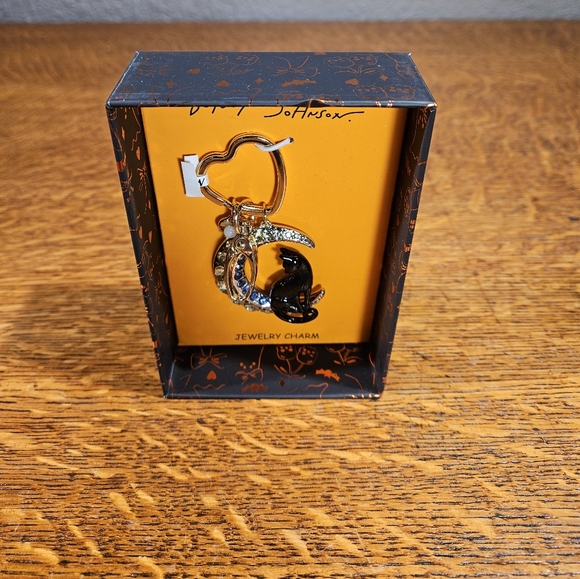Betsey Johnson Black Cat and Moon Charm Keychain NIB - Picture 3 of 7